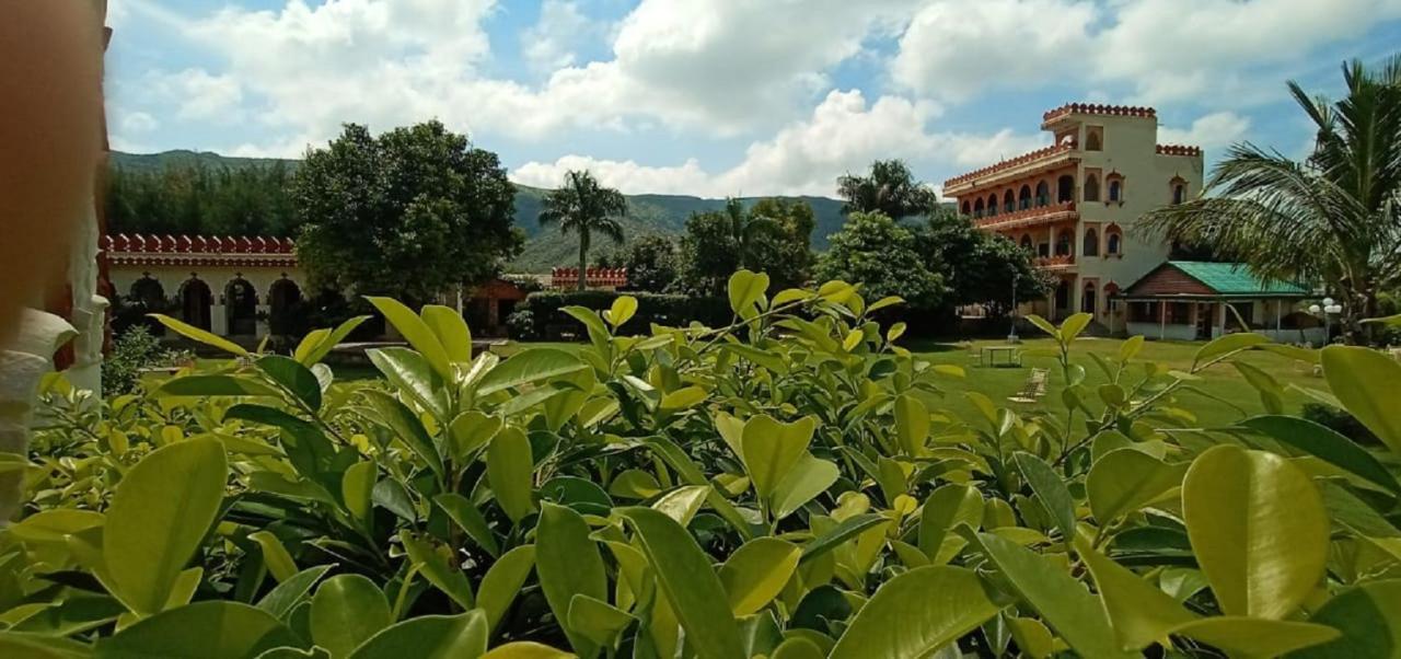 เดอะ คันทรีไซด์ รีสอร์ต Hotel พุชการ์ ภายนอก รูปภาพ